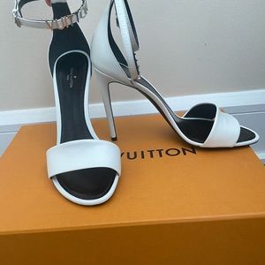 White Louis Vuitton callback heels size 40